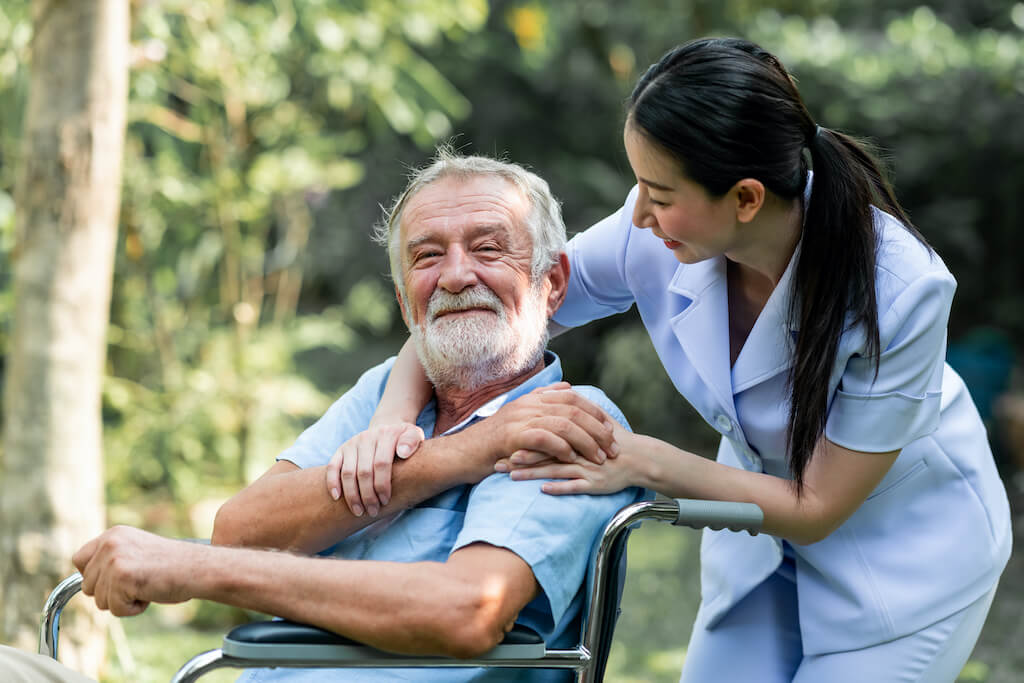Five Things to Consider When Hiring a Senior Caregiver in Bangkok